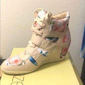 Floral sneaker wedge